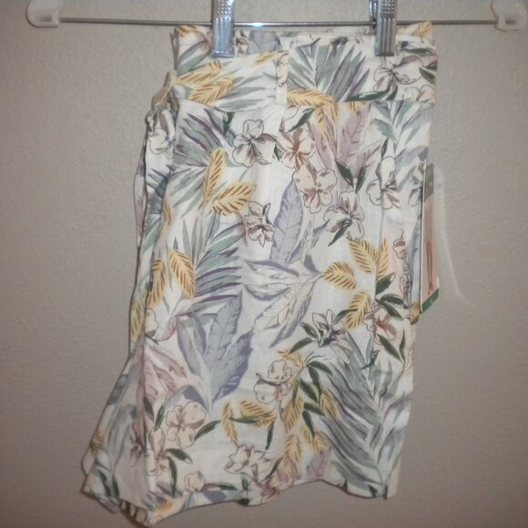 Dalia Women's Size Medium Floral Linen Blend Elastic Back Waist Shorts NWT - Picture 2 of 4